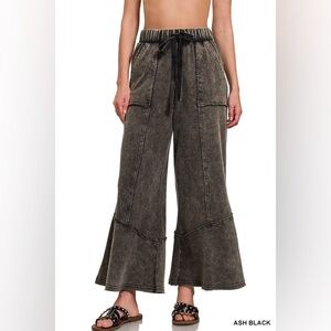 New Zenana Ash Black Exposed-Seam Flare Pants – Size Small